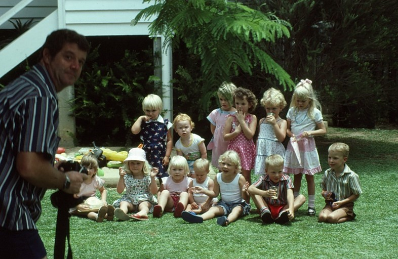 pmg 1984 Moorooka Playgroup moved to backyard playgroup